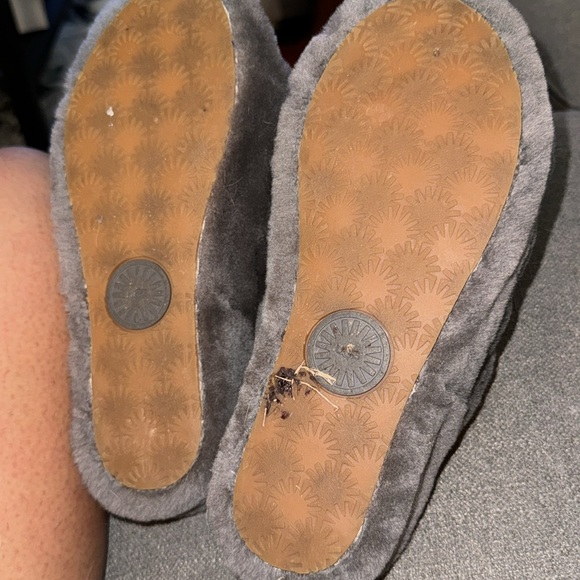 Ugg fluff slides like new condition - Picture 7 of 7